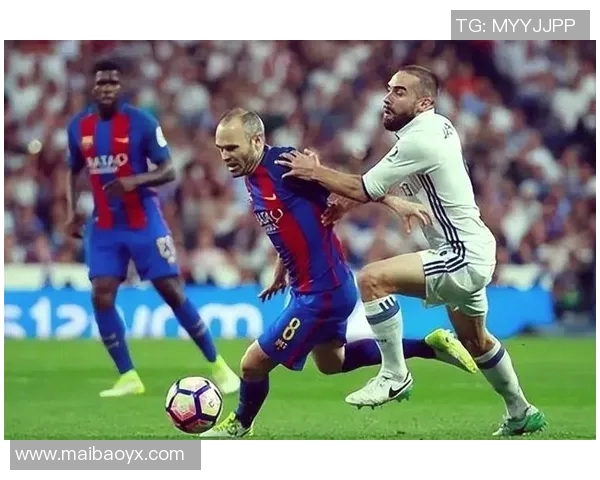 足球明星风采全景展示图文并茂解析他们的传奇故事与赛场瞬间